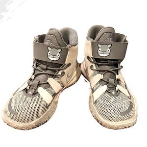 Kyle Irving Boy Basket Ball Sneakers Size 1 Nike